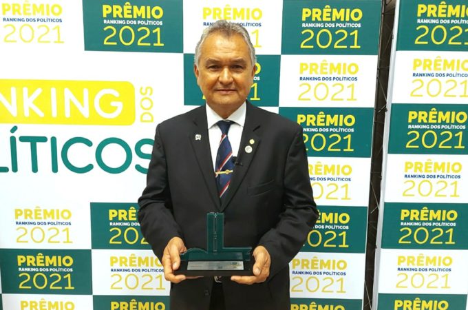 General Girão recebe prêmio como melhor deputado federal do RN