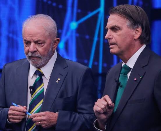Brasil vive crise sistêmica e indefinições