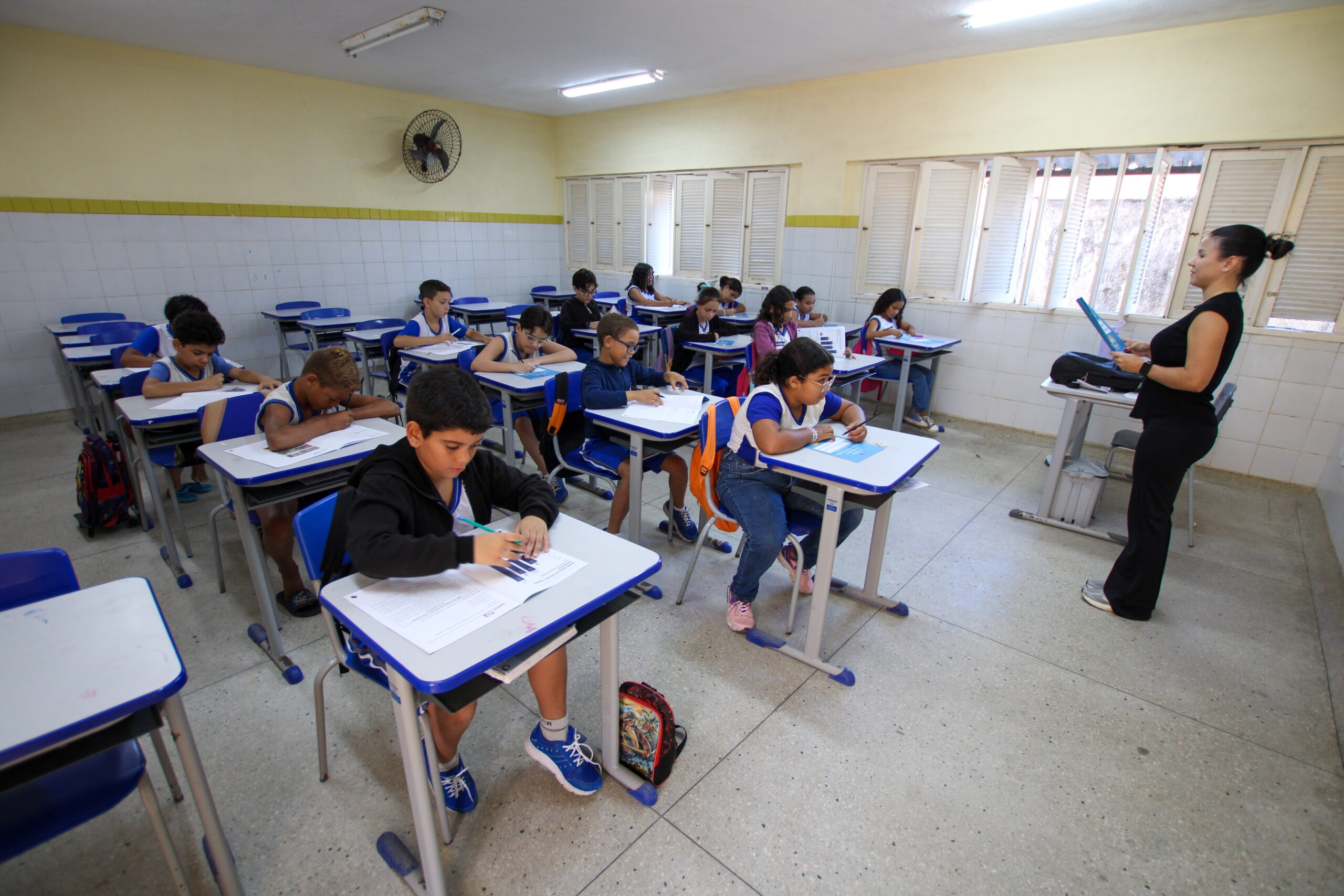 Projetos de Lei da Prefeitura criam 300 cargos de professores e benefícios para outras categorias