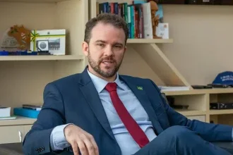 Governo estuda permitir saque de até 20% do FGTS para pagamento de dívidas