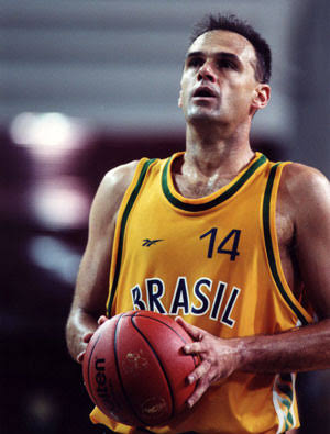 Morre Oscar Schmidt, lenda do basquete brasileiro, aos 68 anos